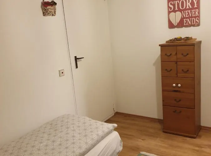 Apartment Stockerau Διαμέρισμα *